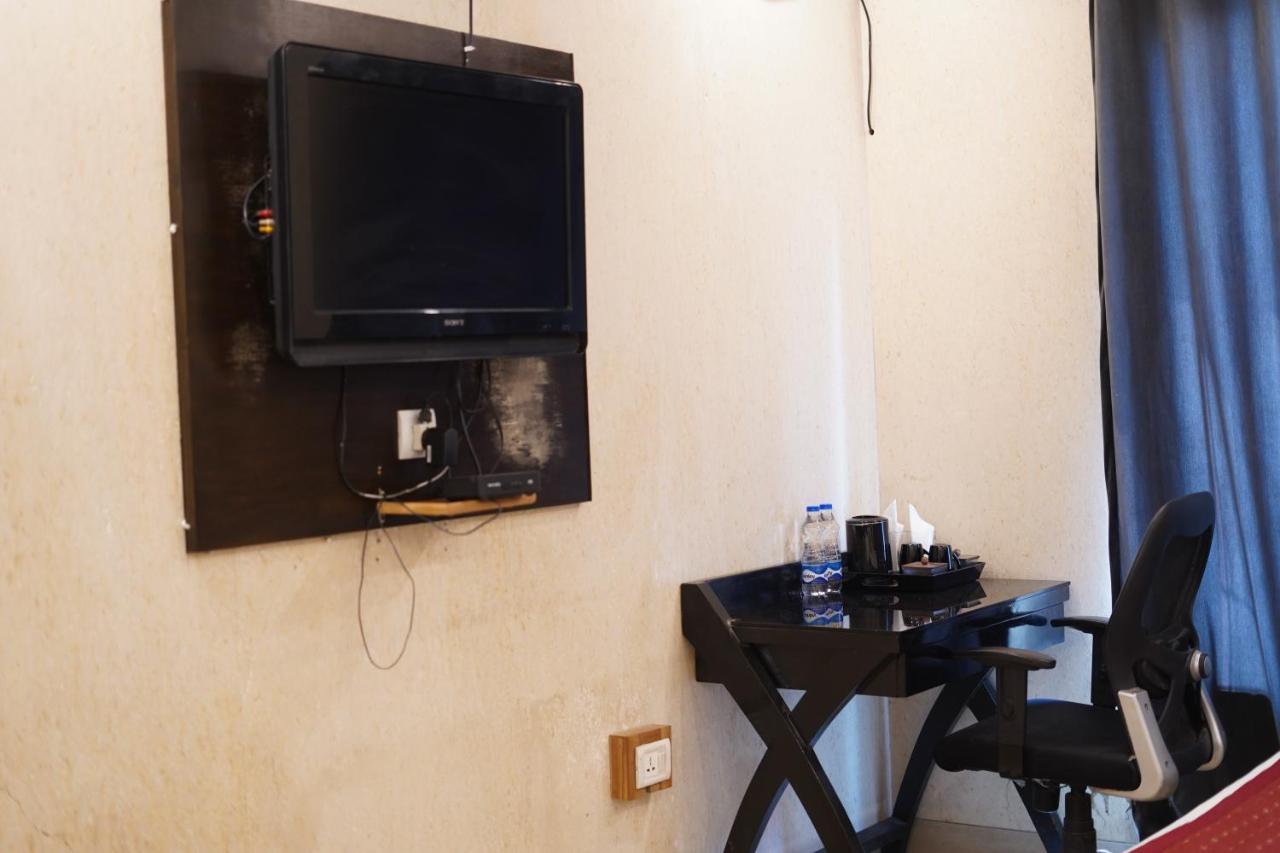 Hotel O Delhi, Near Karol Bagh Main Market And Metro Station New Delhi Extérieur photo