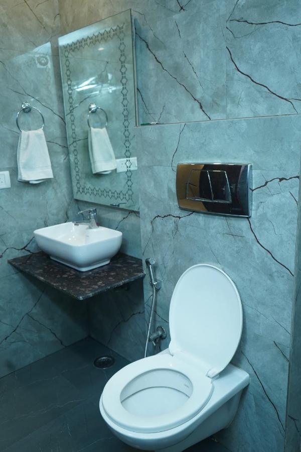 Hotel O Delhi, Near Karol Bagh Main Market And Metro Station New Delhi Extérieur photo