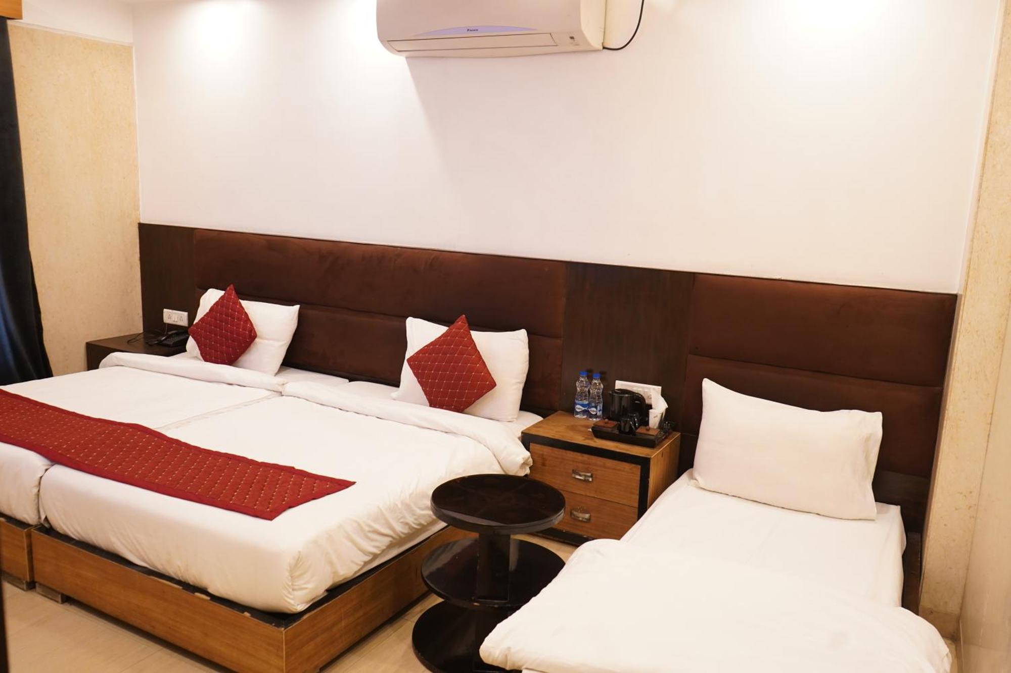 Hotel O Delhi, Near Karol Bagh Main Market And Metro Station New Delhi Extérieur photo