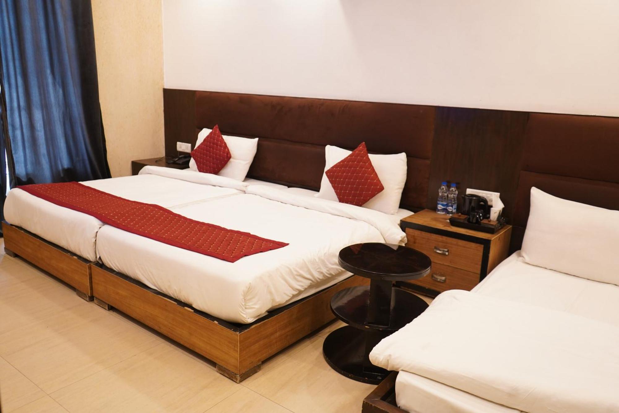 Hotel O Delhi, Near Karol Bagh Main Market And Metro Station New Delhi Extérieur photo
